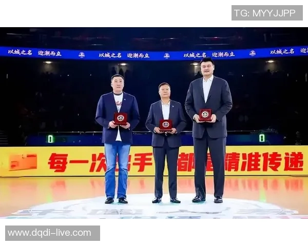 拉塞尔称赞姚明的影响力与篮球精神引发广泛关注与讨论