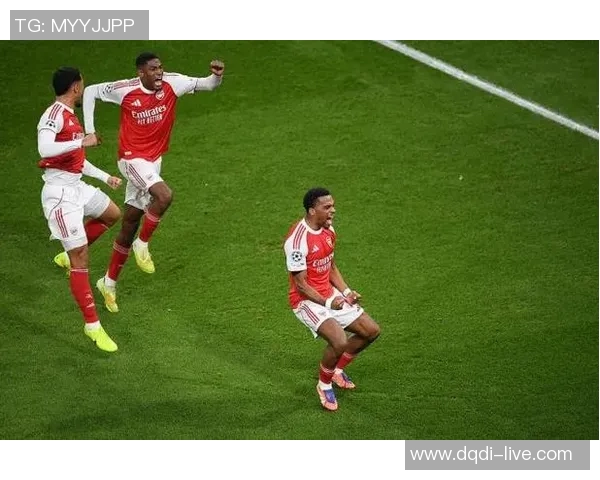 友谊赛激战：拜仁与阿森纳1比1平局精彩瞬间引发全场热烈反响